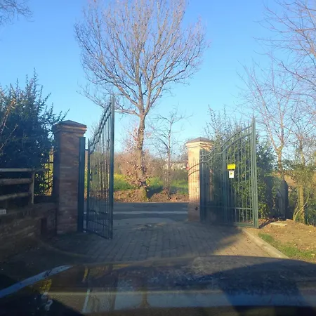 La Casa Nel Bosco بيت ضيافة